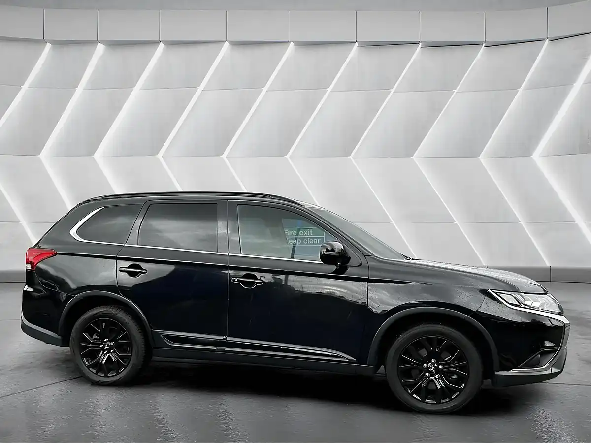 Used 2019 Mitsubishi Outlander Black Black - Interior and Exterior details 6