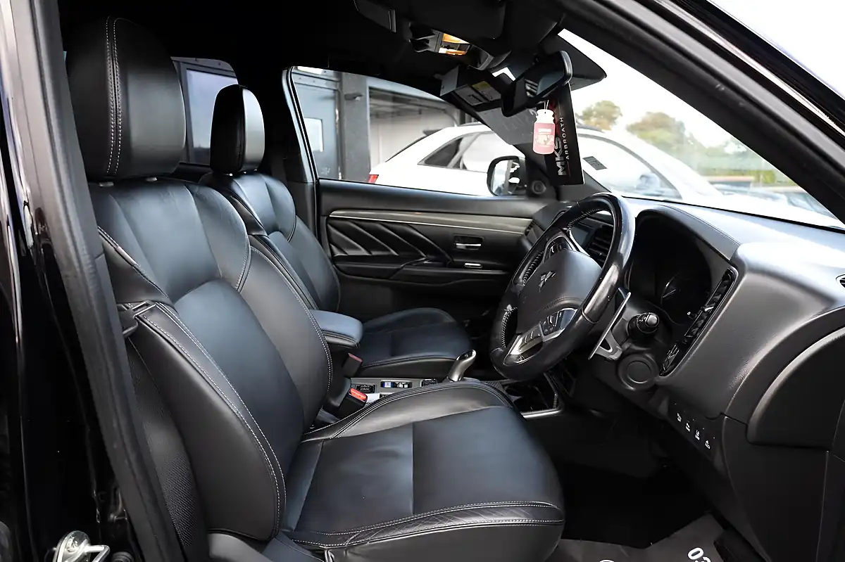 Used 2019 Mitsubishi Outlander Dynamic Safety Black - Interior and Exterior details 10
