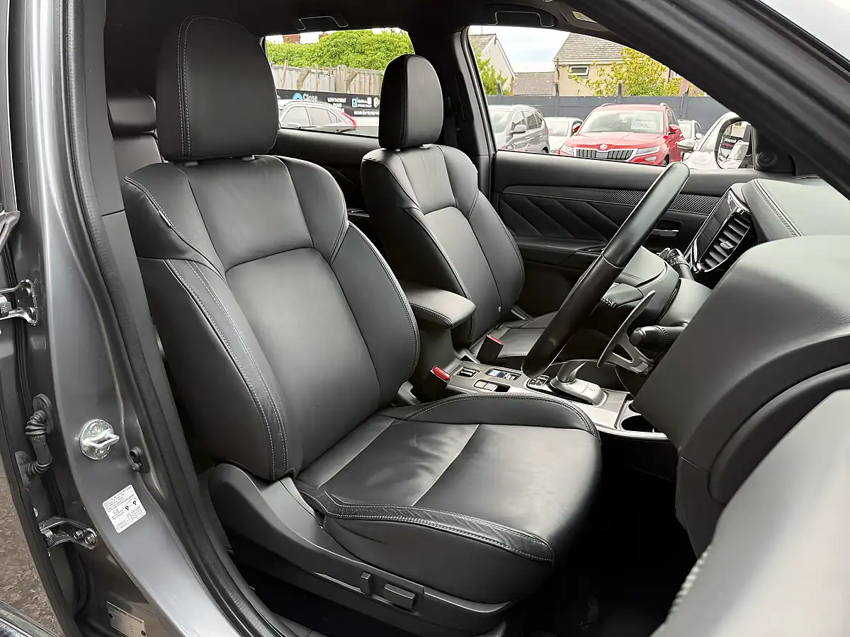 Used 2019 Mitsubishi Outlander Grey - Interior and Exterior details 11