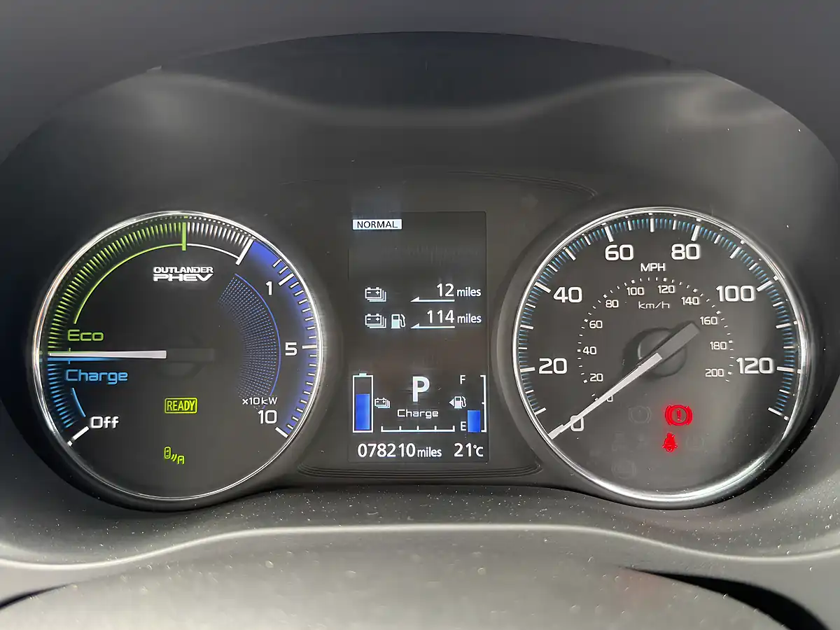 Used 2019 Mitsubishi Outlander Grey - Interior and Exterior details 15