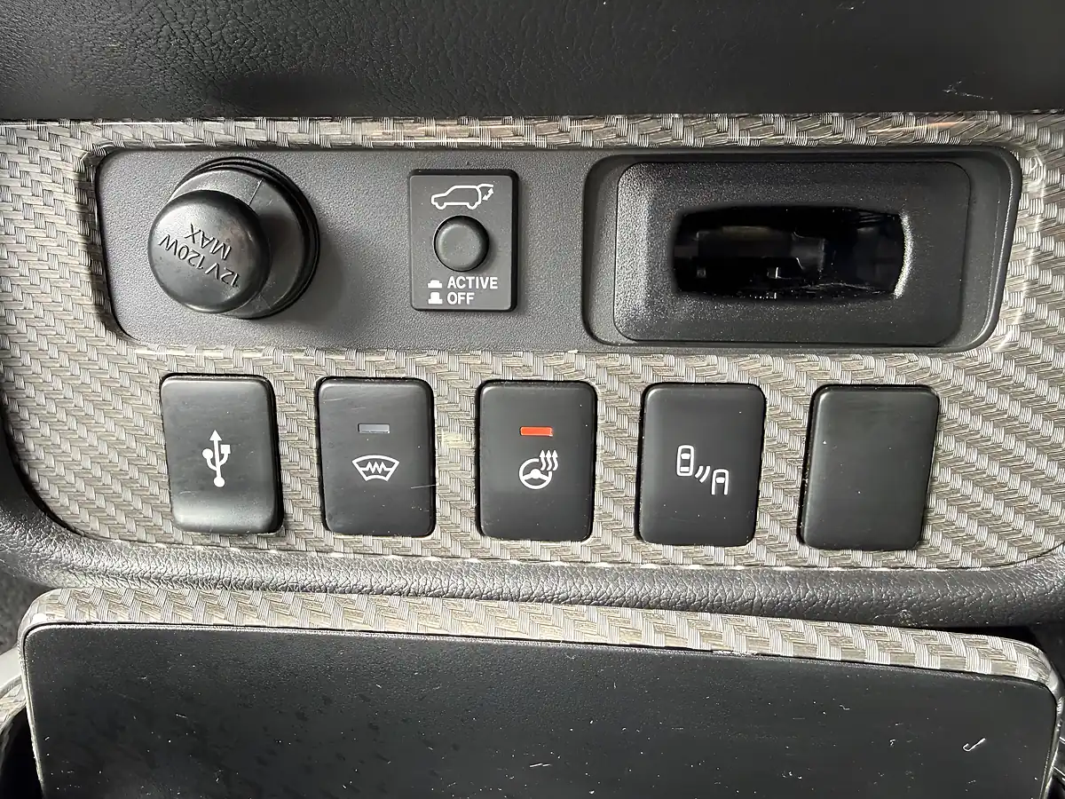 Used 2019 Mitsubishi Outlander Grey - Interior and Exterior details 16