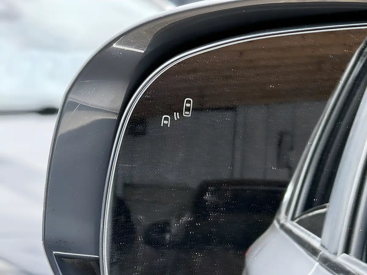 Used 2019 Mitsubishi Outlander Grey - Interior and Exterior details 18