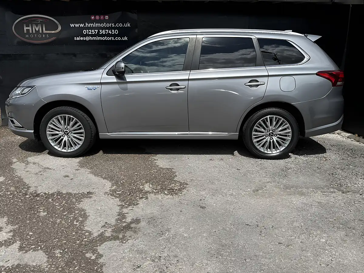 Used 2019 Mitsubishi Outlander Grey - Interior and Exterior details 3