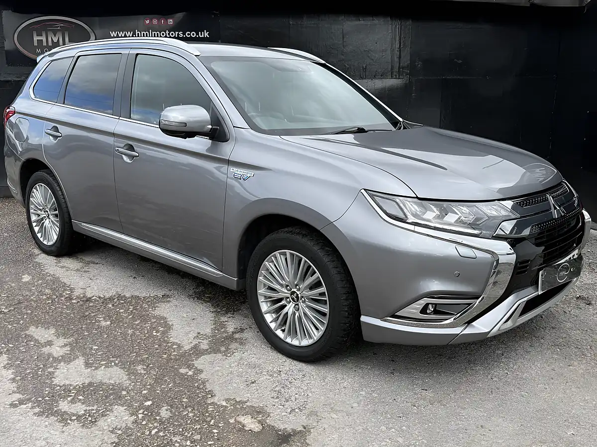 Used 2019 Mitsubishi Outlander Grey - Interior and Exterior details 5