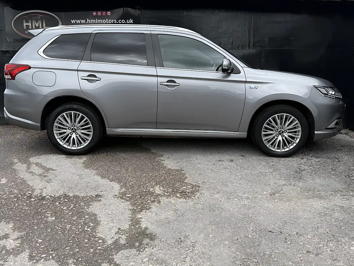 Used 2019 Mitsubishi Outlander Grey - Interior and Exterior details 6