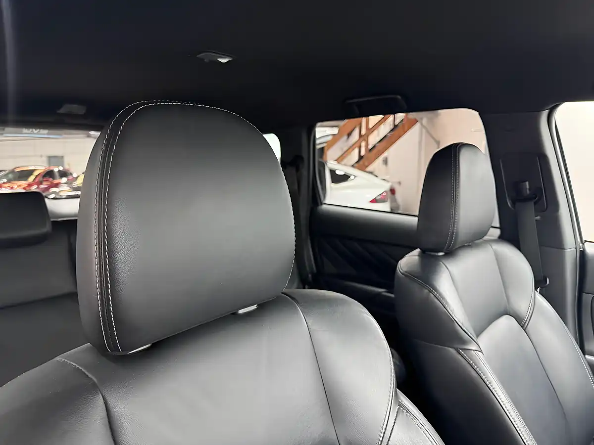 Used 2019 Mitsubishi Outlander Grey - Interior and Exterior details 10