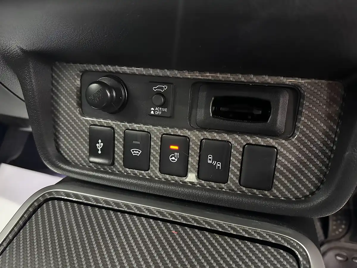 Used 2019 Mitsubishi Outlander Grey - Interior and Exterior details 13
