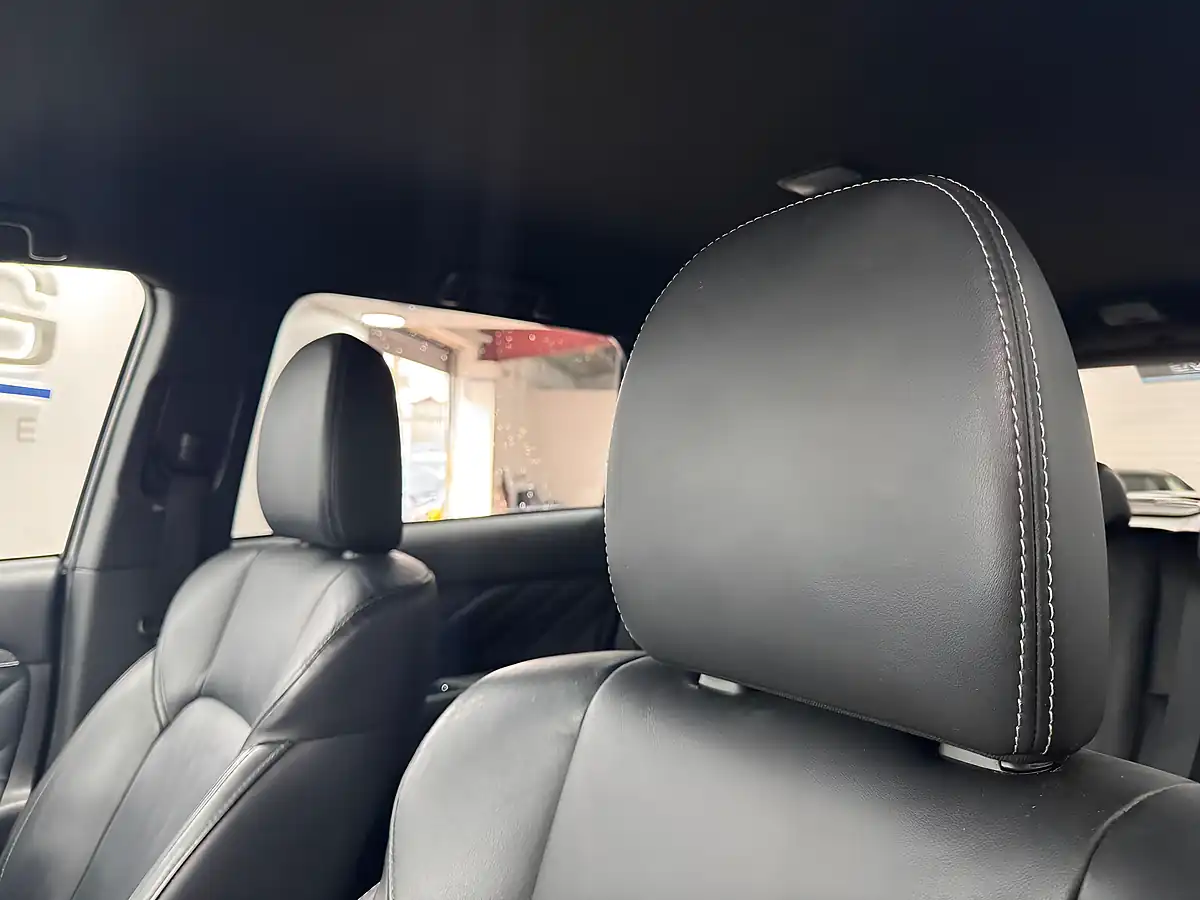 Used 2019 Mitsubishi Outlander Grey - Interior and Exterior details 16