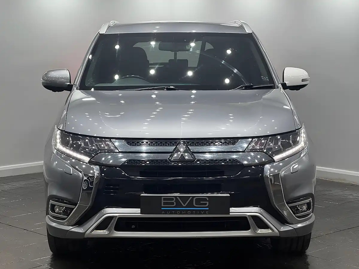 Used 2019 Mitsubishi Outlander Grey - Interior and Exterior details 4