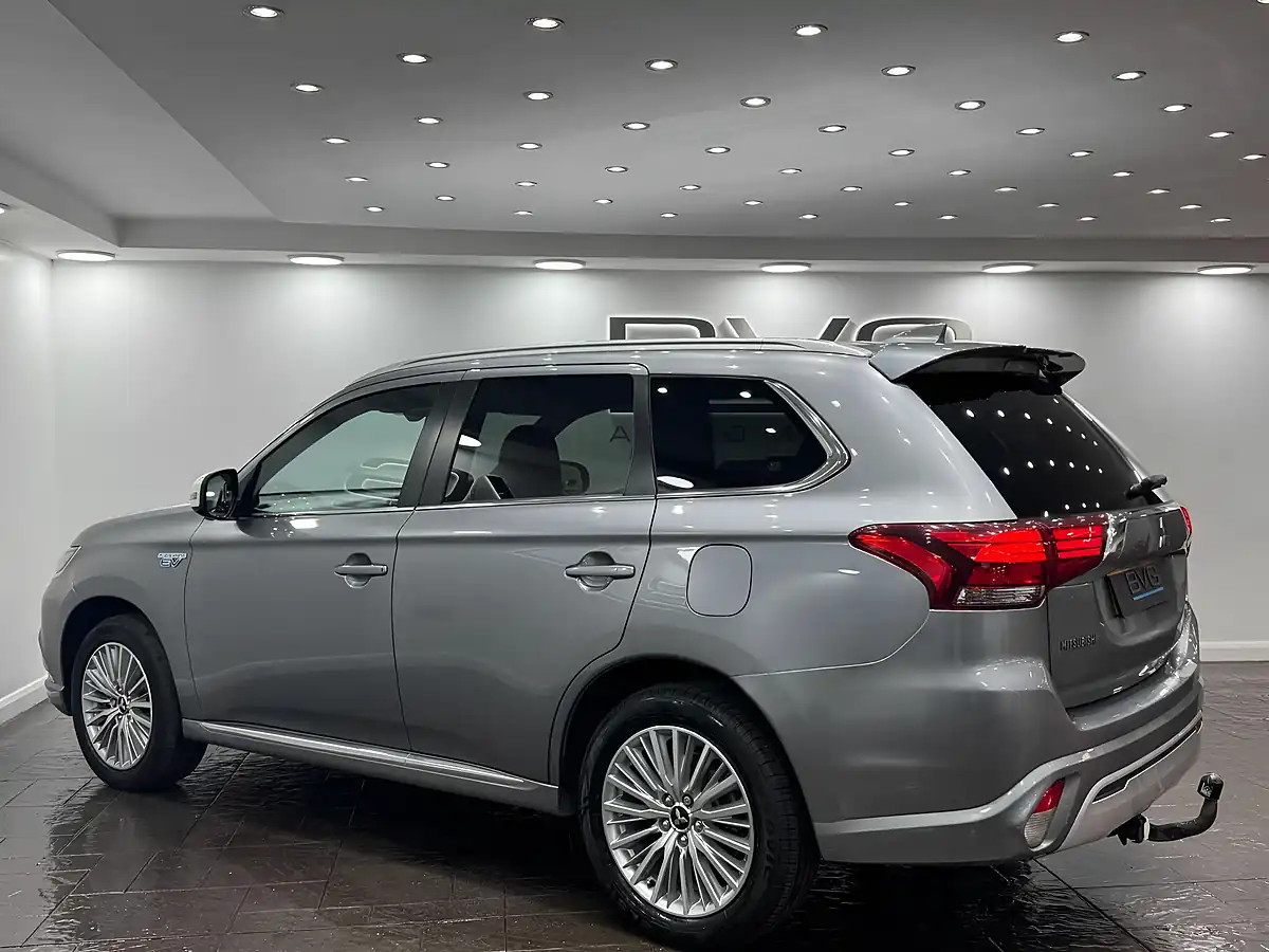 Used 2019 Mitsubishi Outlander Grey - Interior and Exterior details 7