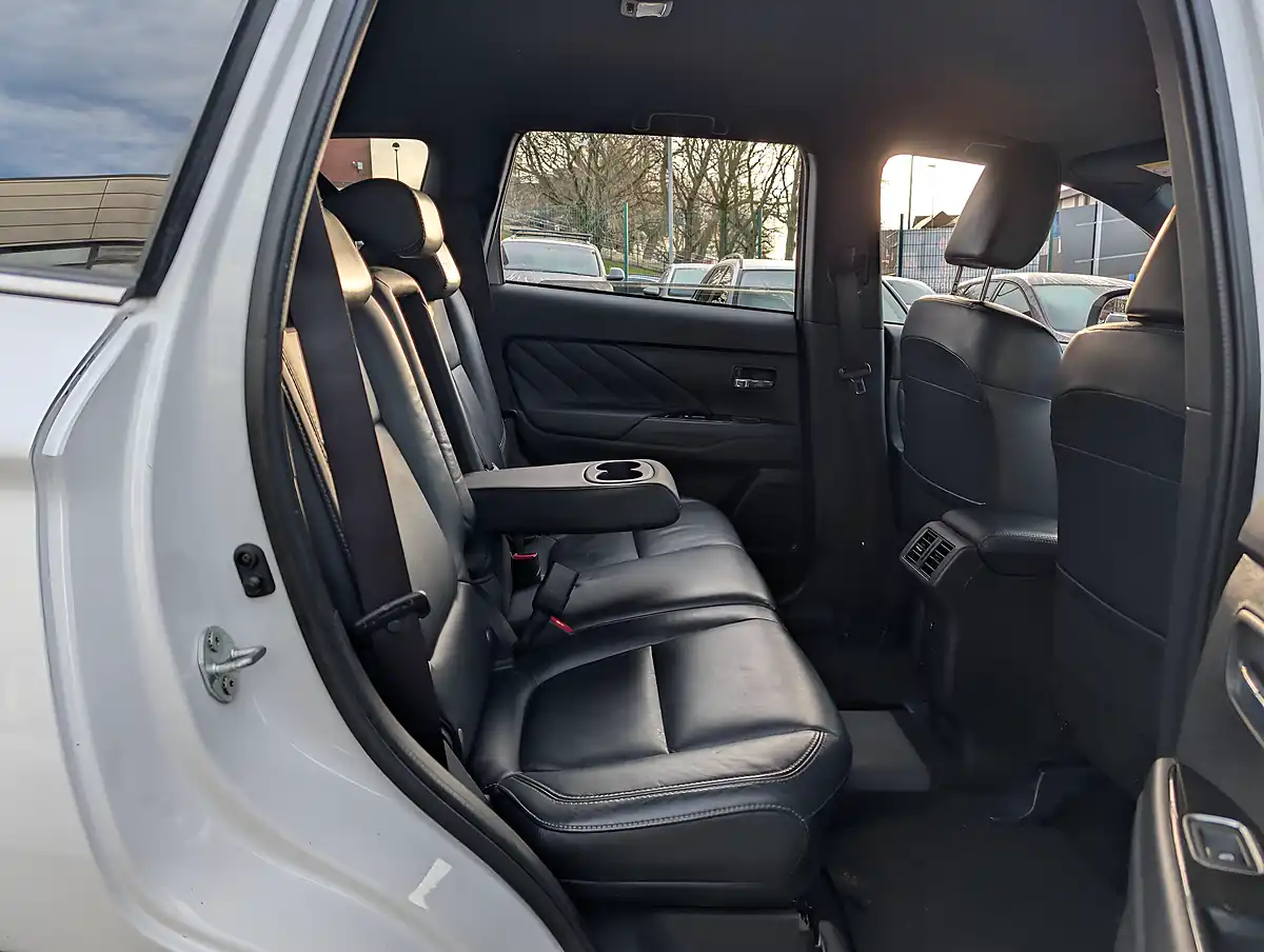 Used 2019 Mitsubishi Outlander - Interior and Exterior details 14