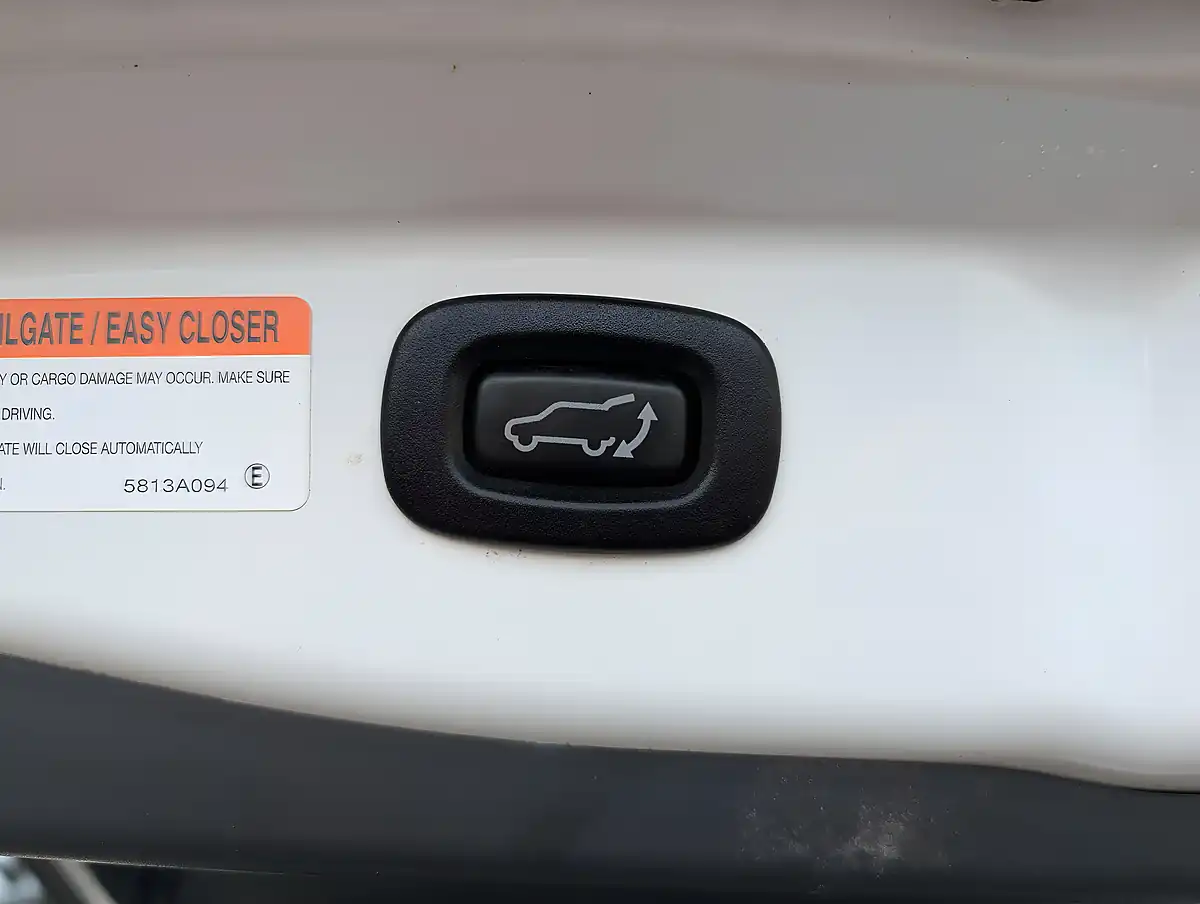 Used 2019 Mitsubishi Outlander - Interior and Exterior details 17