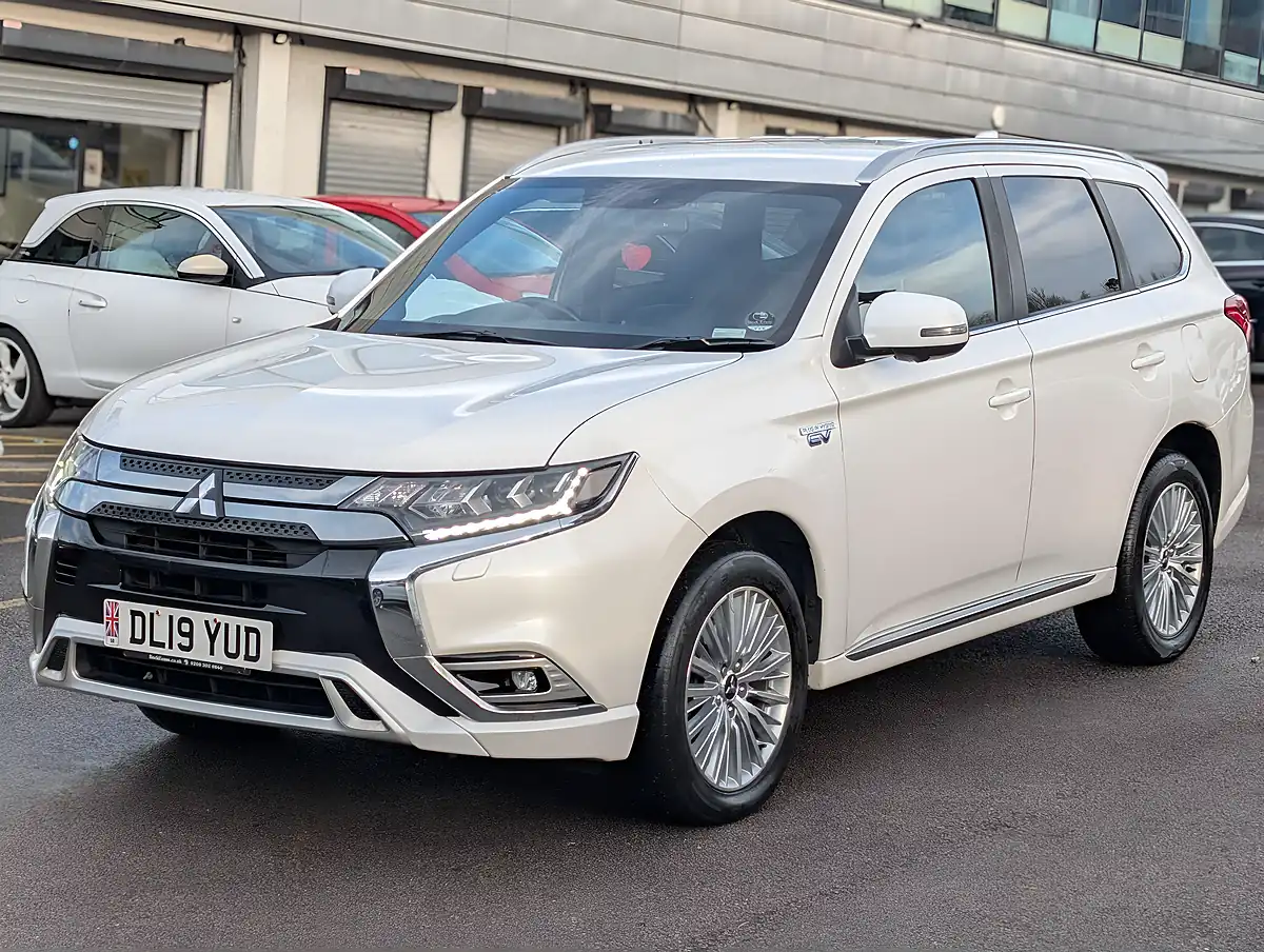 Used 2019 Mitsubishi Outlander - Interior and Exterior details 3