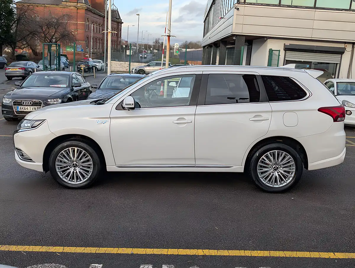 Used 2019 Mitsubishi Outlander - Interior and Exterior details 5