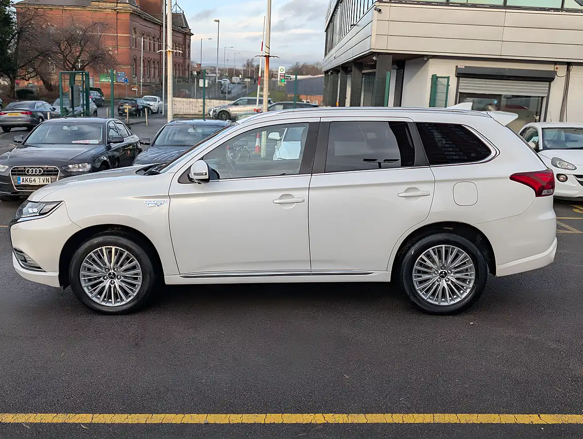 Used 2019 Mitsubishi Outlander - Interior and Exterior details 6