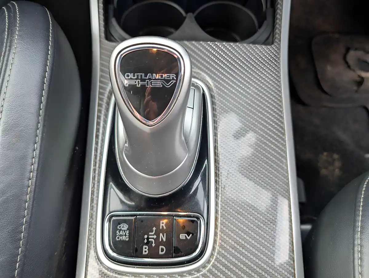 Used 2019 Mitsubishi Outlander - Interior and Exterior details 9