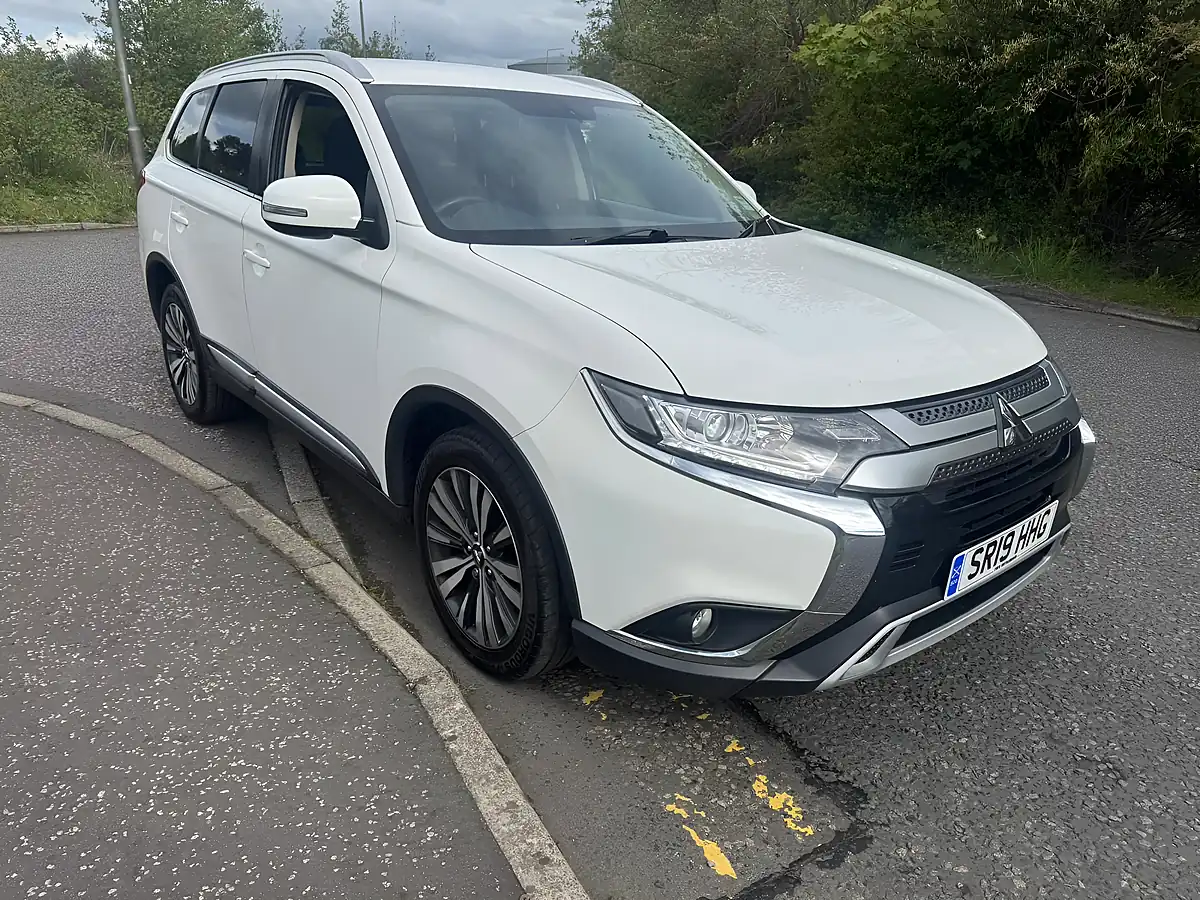 Used 2019 Mitsubishi Outlander Juro White - Front View