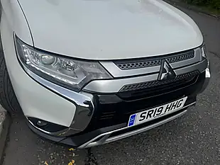 Used 2019 Mitsubishi Outlander Juro White - Interior and Exterior details 11