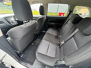 Used 2019 Mitsubishi Outlander Juro White - Interior and Exterior details 14