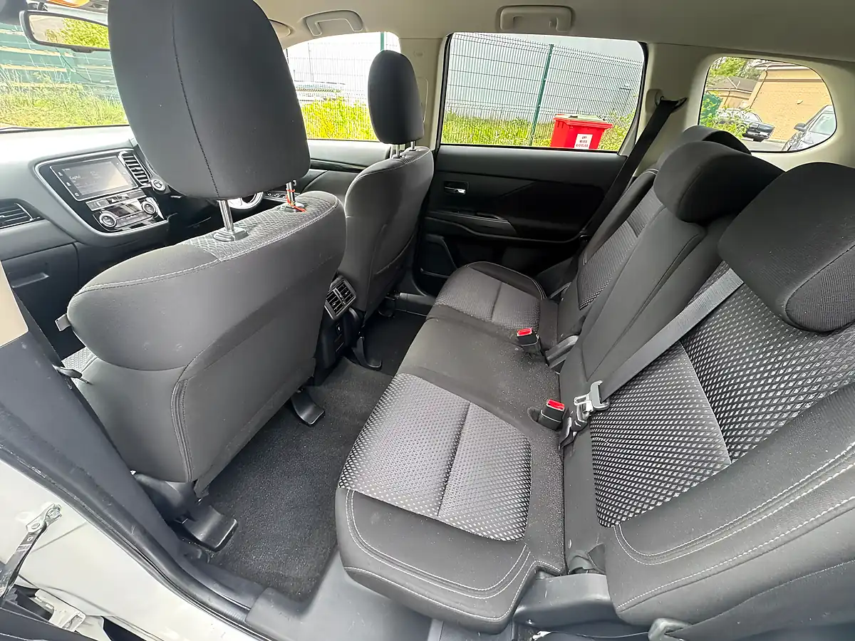 Used 2019 Mitsubishi Outlander Juro White - Interior and Exterior details 14
