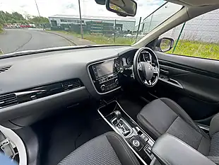 Used 2019 Mitsubishi Outlander Juro White - Interior and Exterior details 17