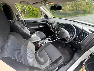 Used 2019 Mitsubishi Outlander Juro White - Interior and Exterior details 18