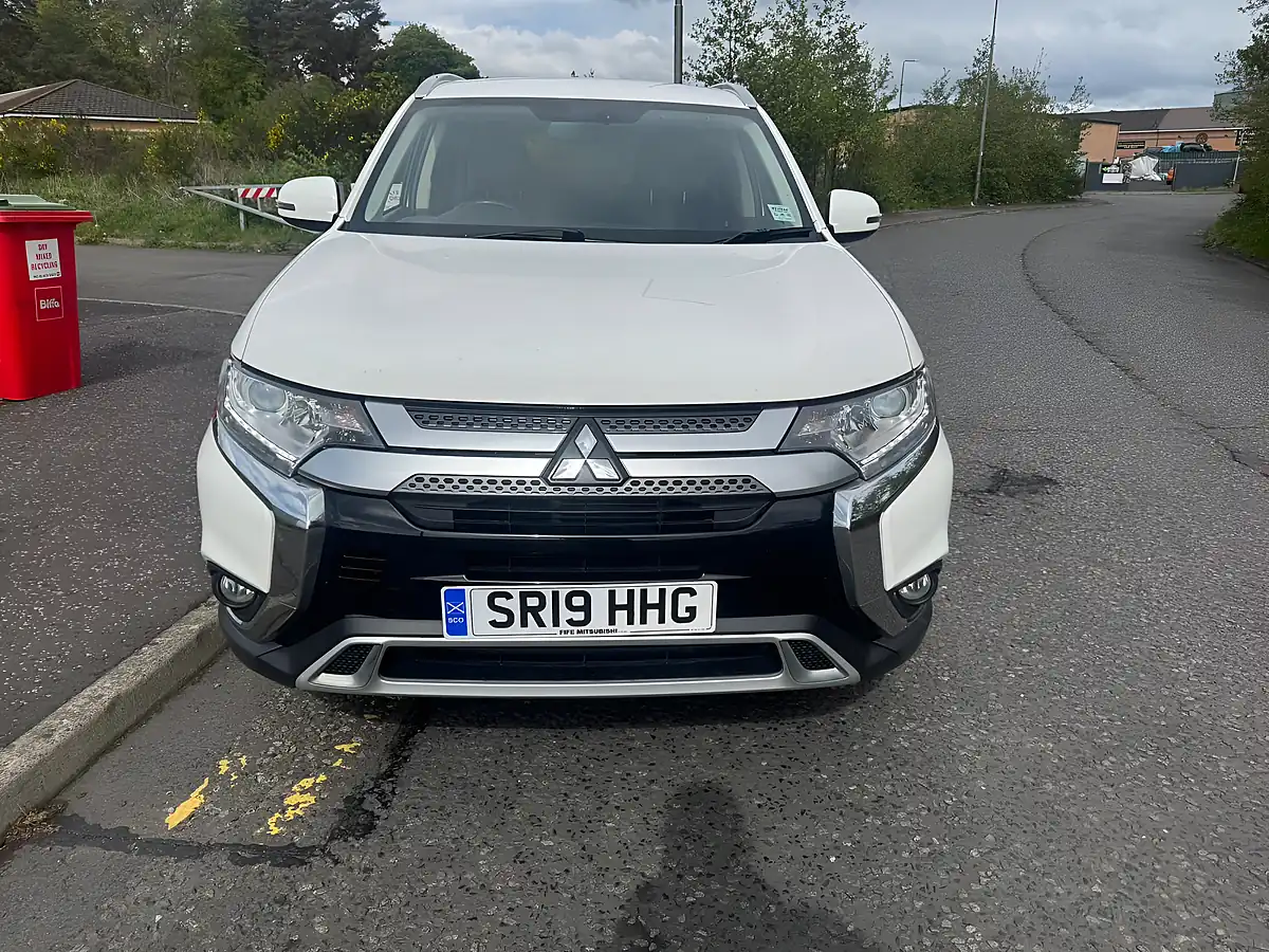 Used 2019 Mitsubishi Outlander Juro White - Interior and Exterior details 2