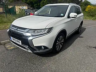 Used 2019 Mitsubishi Outlander Juro White - Interior and Exterior details 3