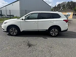 Used 2019 Mitsubishi Outlander Juro White - Interior and Exterior details 5