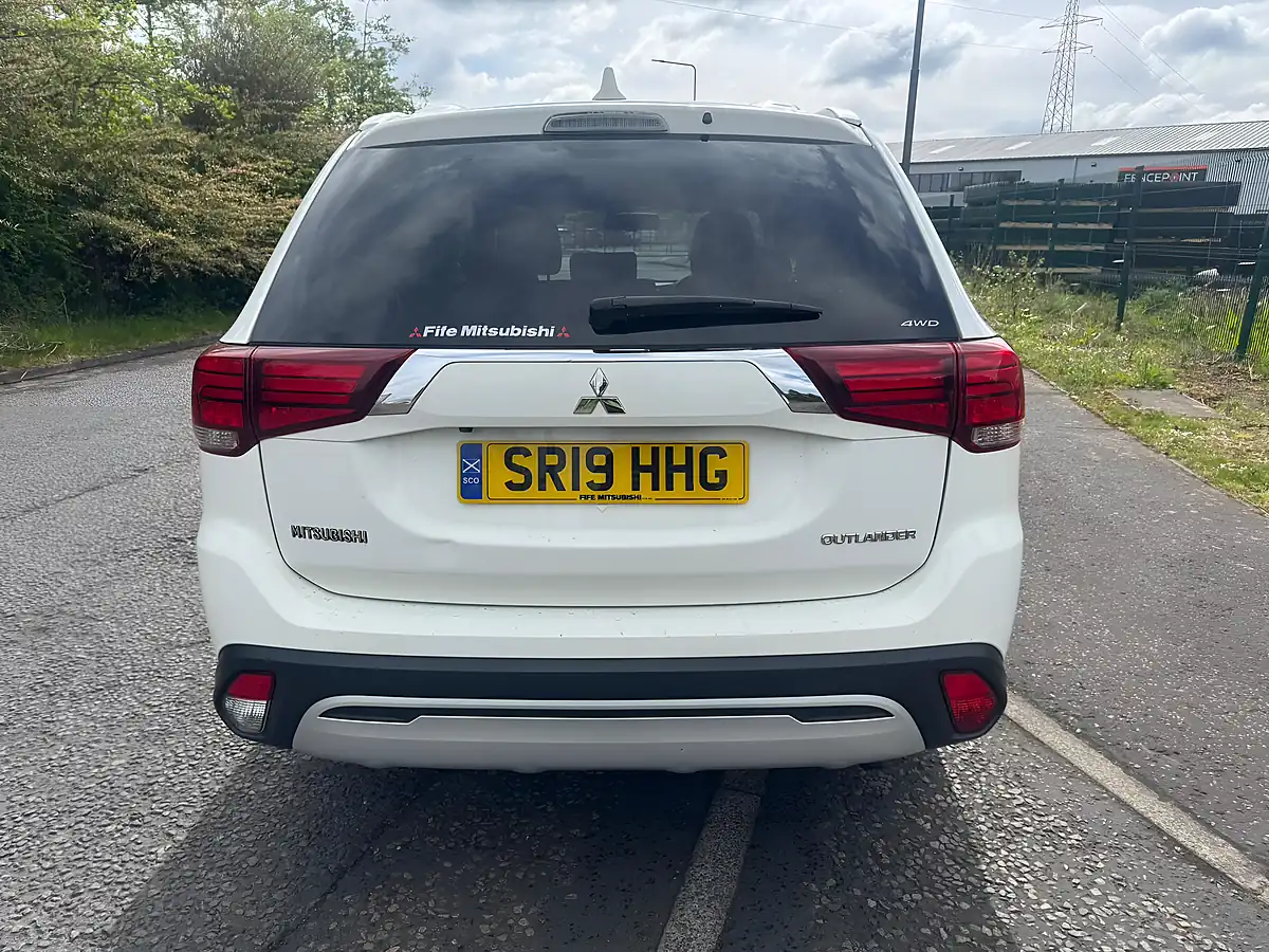 Used 2019 Mitsubishi Outlander Juro White - Interior and Exterior details 7
