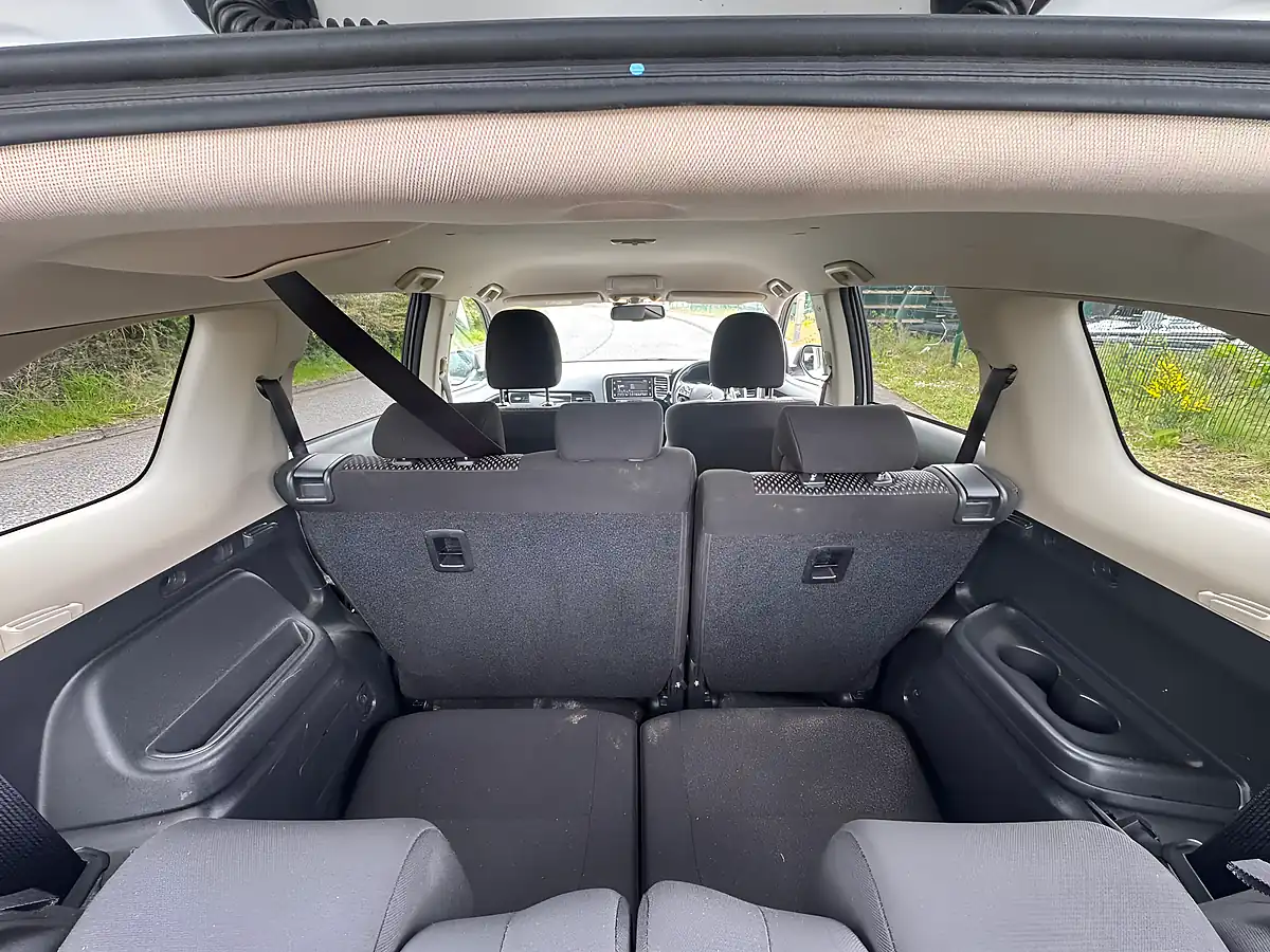 Used 2019 Mitsubishi Outlander Juro White - Interior and Exterior details 9