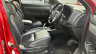Used 2019 Mitsubishi Outlander Red - Interior and Exterior details 14