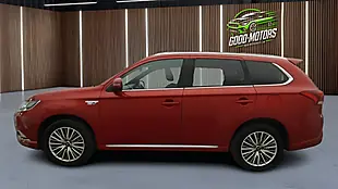 Used 2019 Mitsubishi Outlander Red - Interior and Exterior details 9