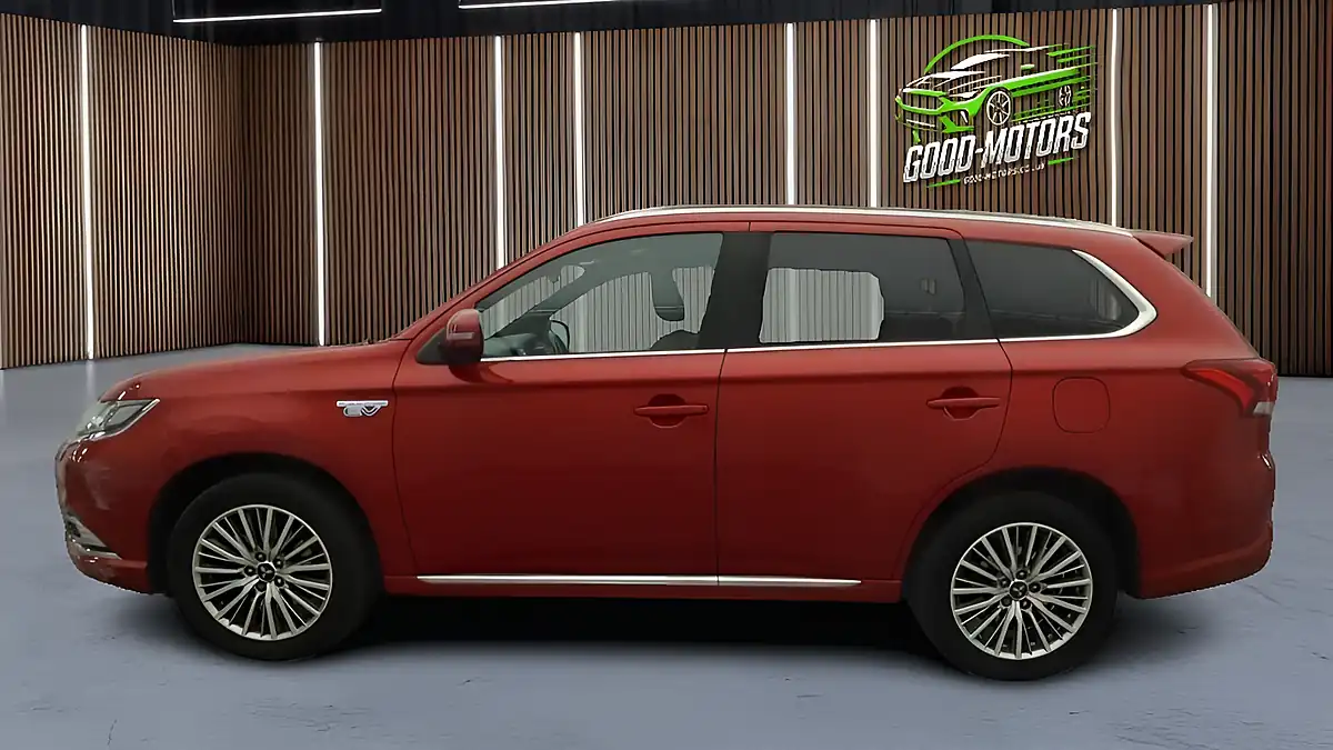 Used 2019 Mitsubishi Outlander Red - Interior and Exterior details 9