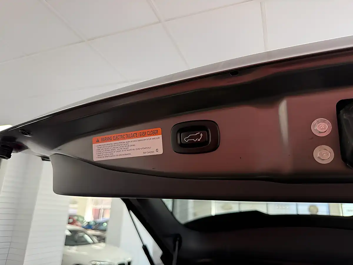 Used 2019 Mitsubishi Outlander Twinmotor Brown - Interior and Exterior details 12