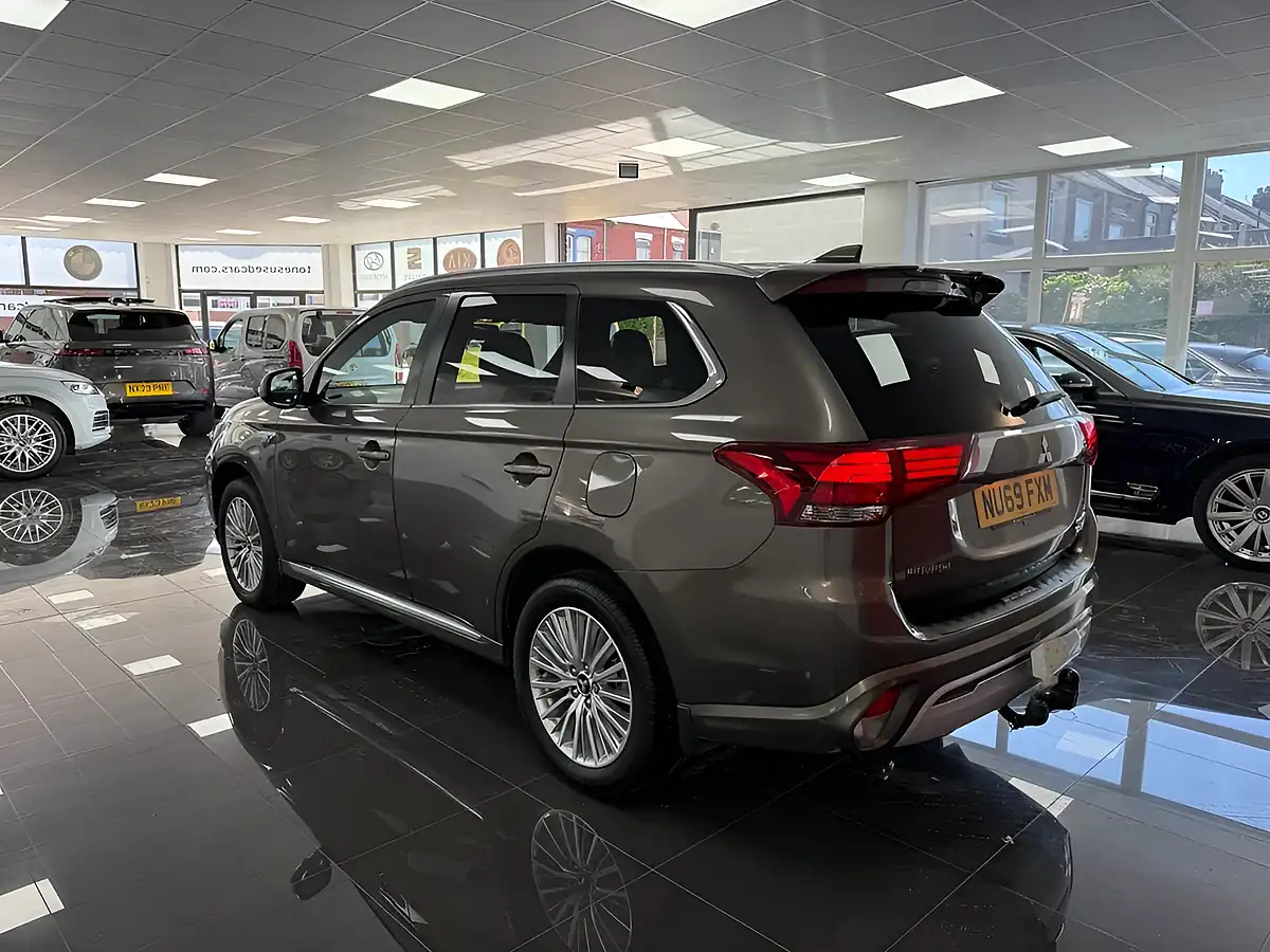 Used 2019 Mitsubishi Outlander Twinmotor Brown - Interior and Exterior details 13