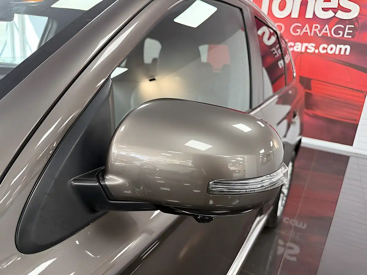 Used 2019 Mitsubishi Outlander Twinmotor Brown - Interior and Exterior details 18
