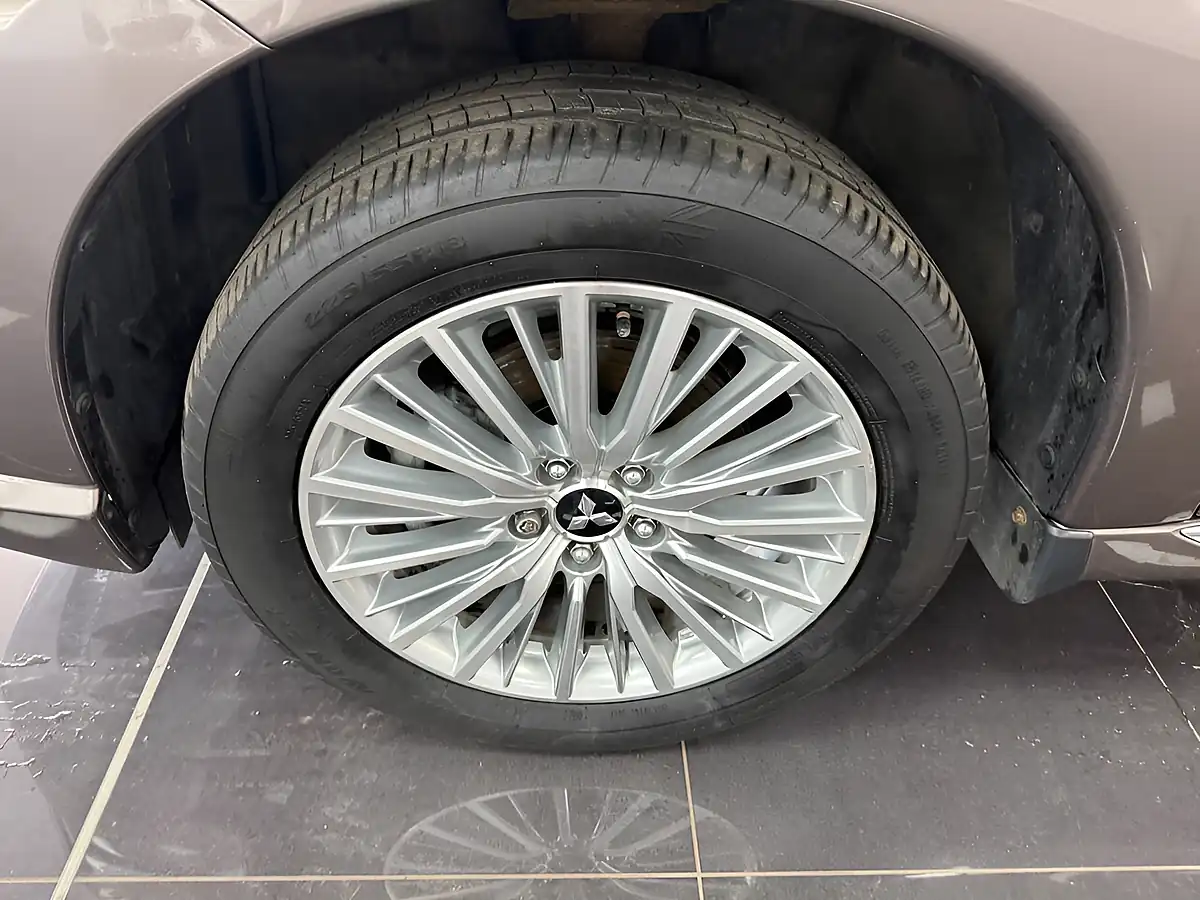 Used 2019 Mitsubishi Outlander Twinmotor Brown - Interior and Exterior details 20