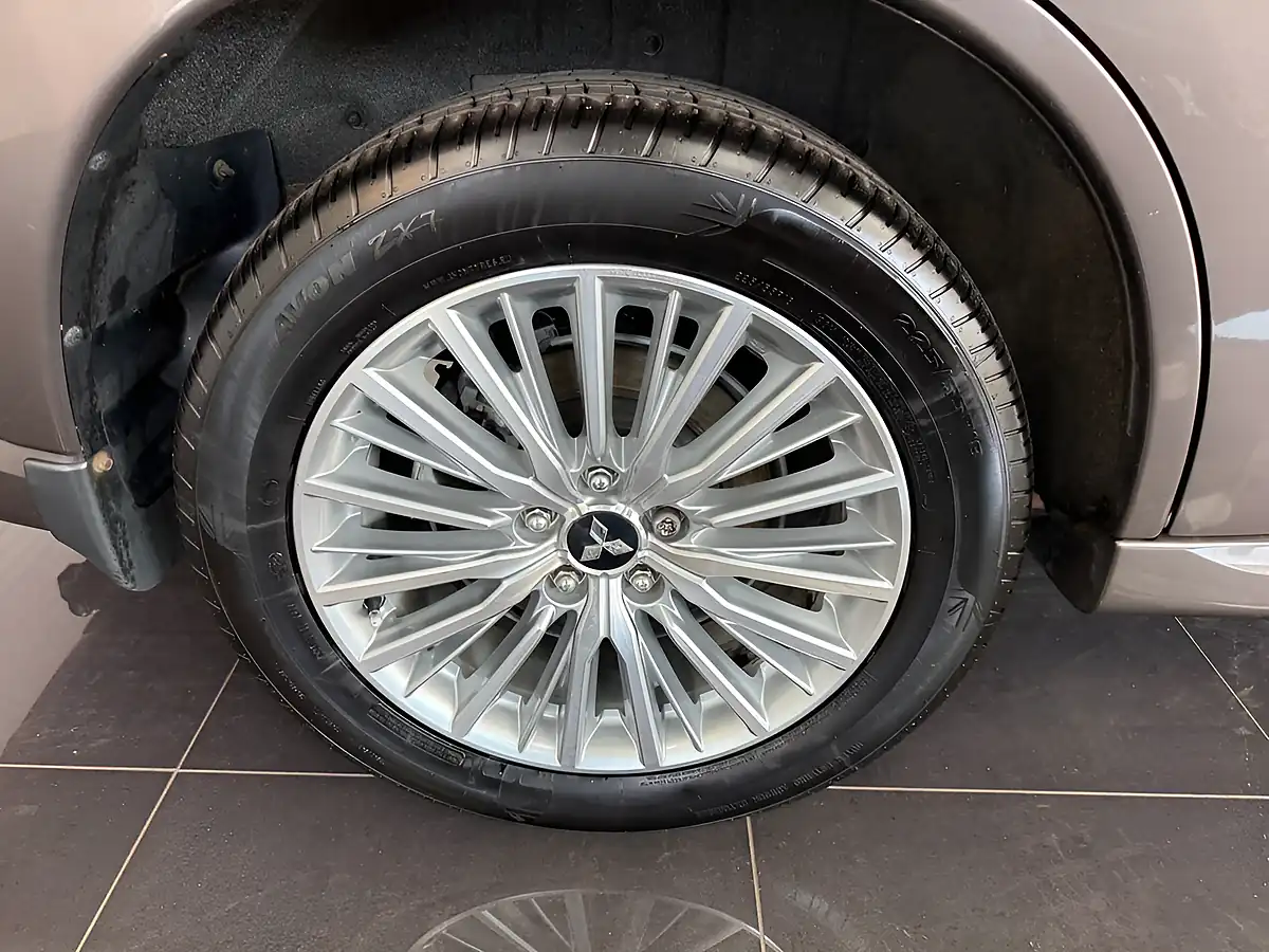 Used 2019 Mitsubishi Outlander Twinmotor Brown - Interior and Exterior details 3