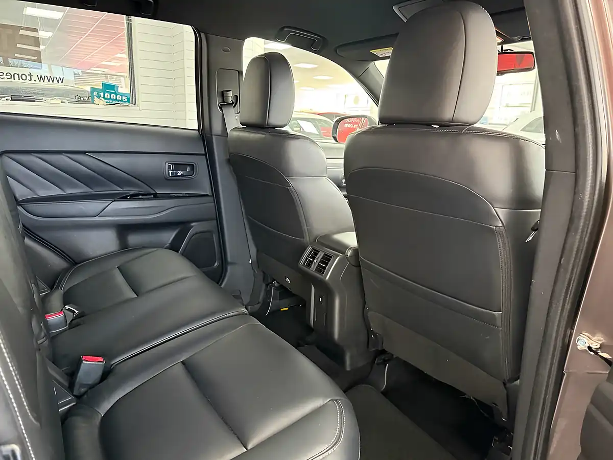 Used 2019 Mitsubishi Outlander Twinmotor Brown - Interior and Exterior details 4