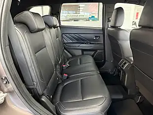 Used 2019 Mitsubishi Outlander Twinmotor Brown - Interior and Exterior details 5