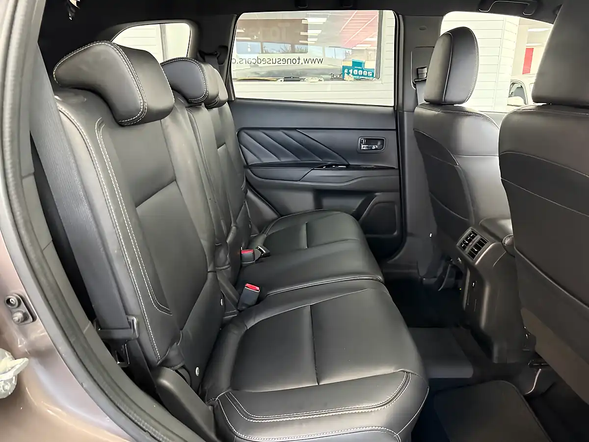Used 2019 Mitsubishi Outlander Twinmotor Brown - Interior and Exterior details 5