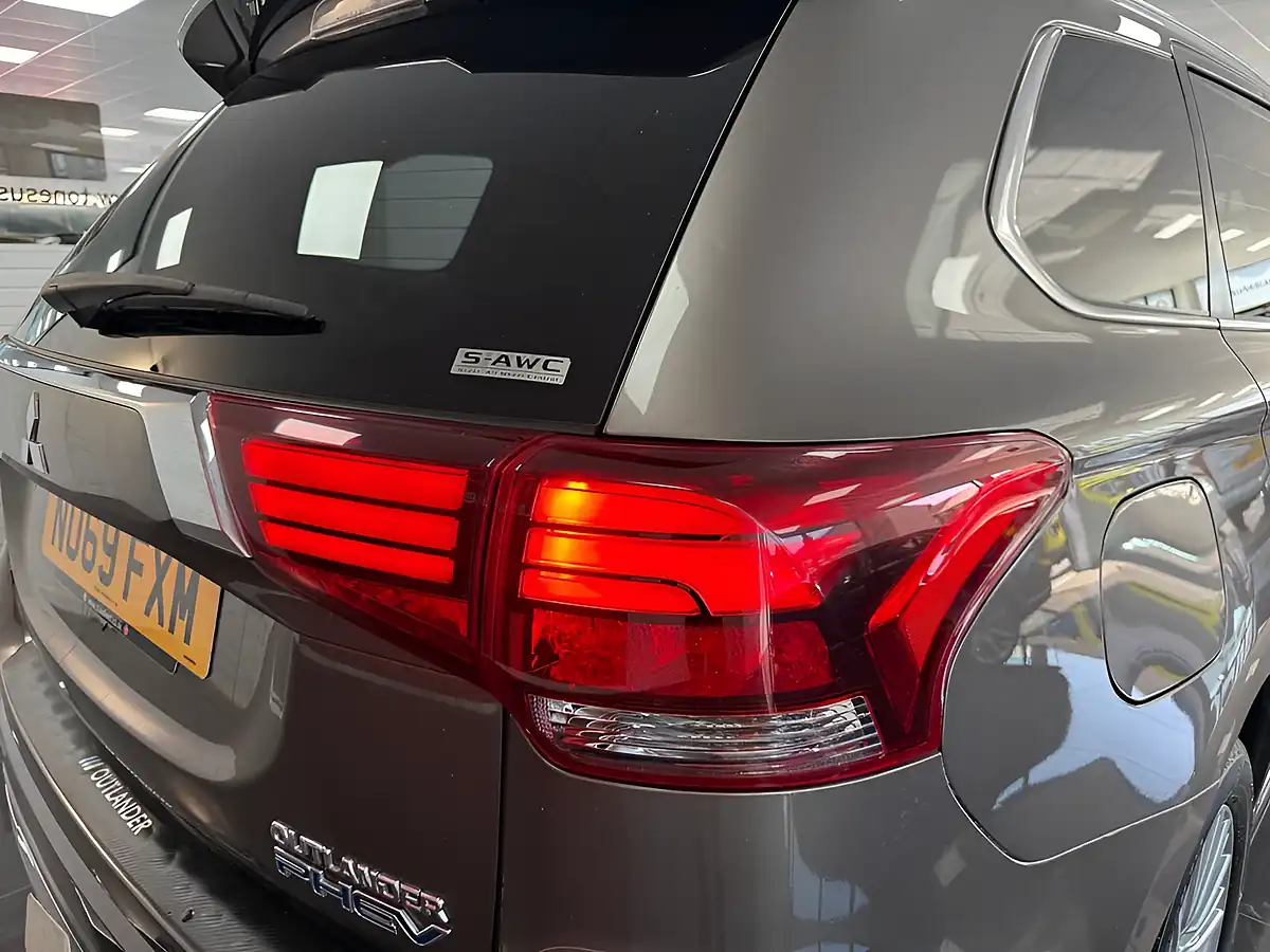 Used 2019 Mitsubishi Outlander Twinmotor Brown - Interior and Exterior details 6