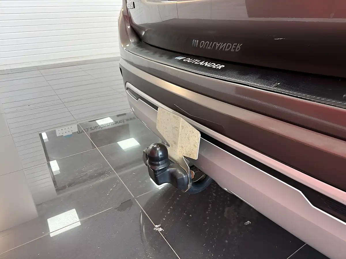 Used 2019 Mitsubishi Outlander Twinmotor Brown - Interior and Exterior details 9