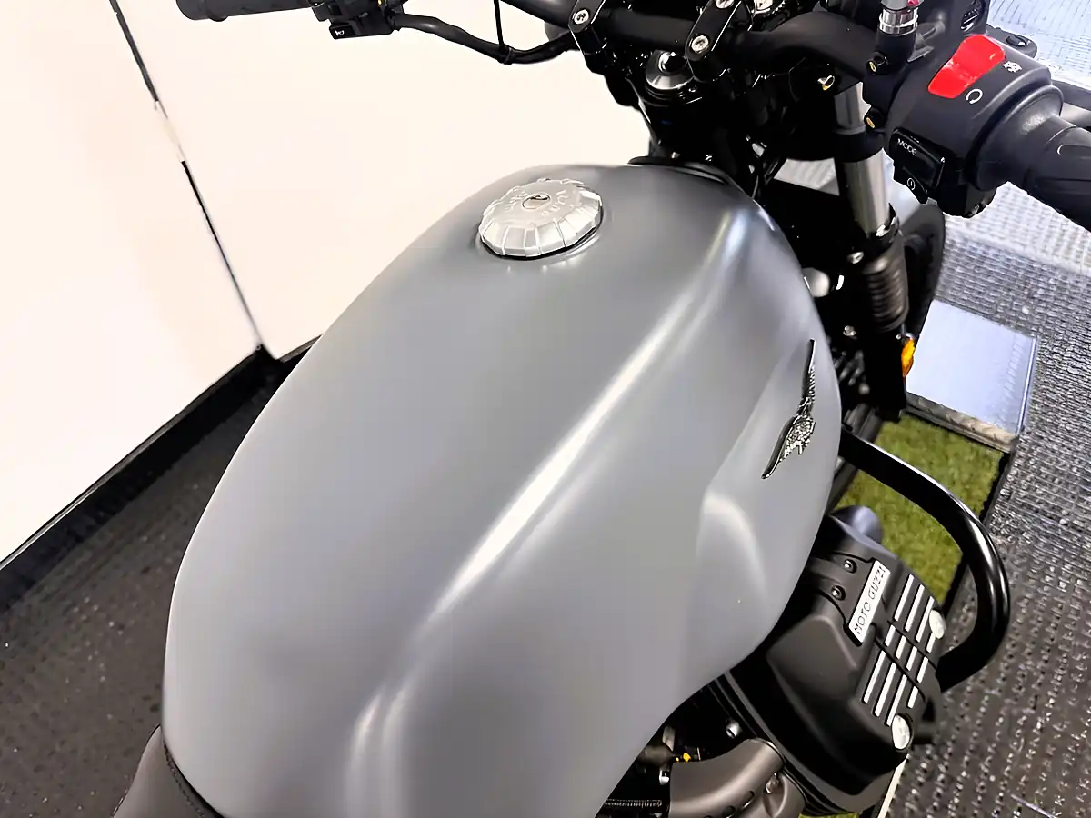 Used 2019 Moto Guzzi V7 Iii Stone Stone Grey - Interior and Exterior details 11