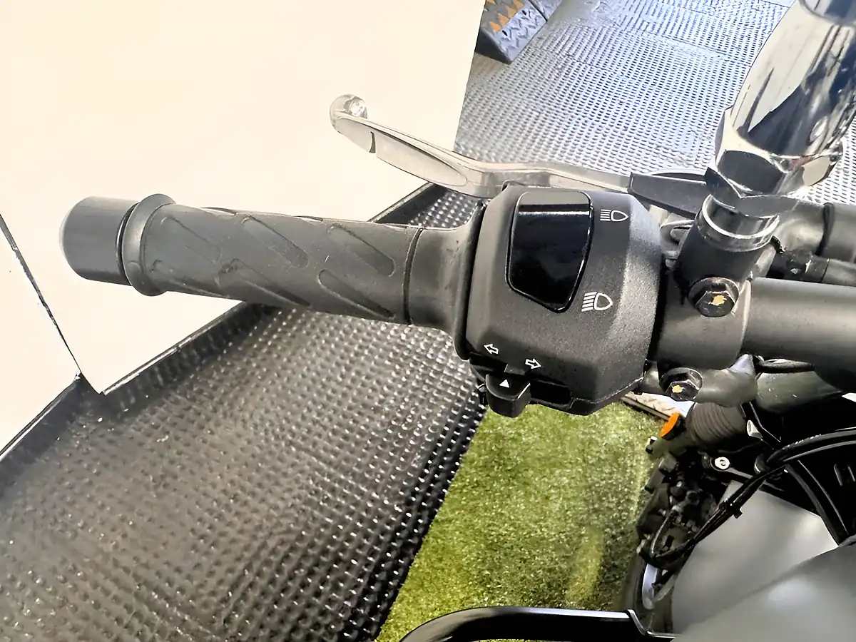 Used 2019 Moto Guzzi V7 Iii Stone Stone Grey - Interior and Exterior details 13