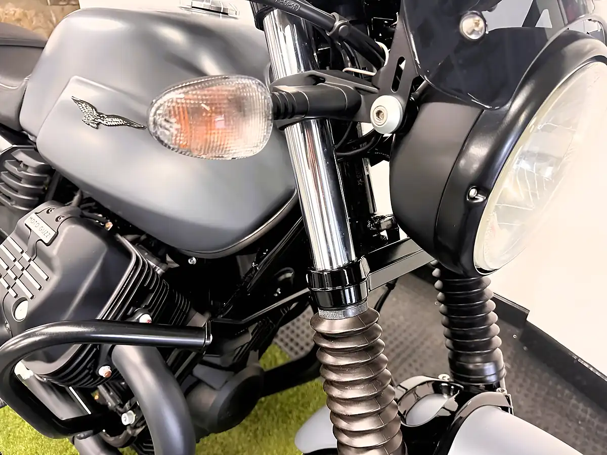 Used 2019 Moto Guzzi V7 Iii Stone Stone Grey - Interior and Exterior details 15