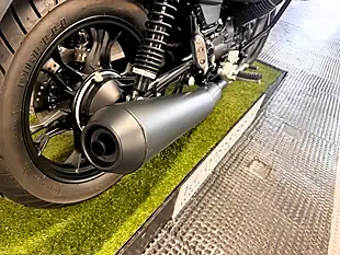Used 2019 Moto Guzzi V7 Iii Stone Stone Grey - Interior and Exterior details 4