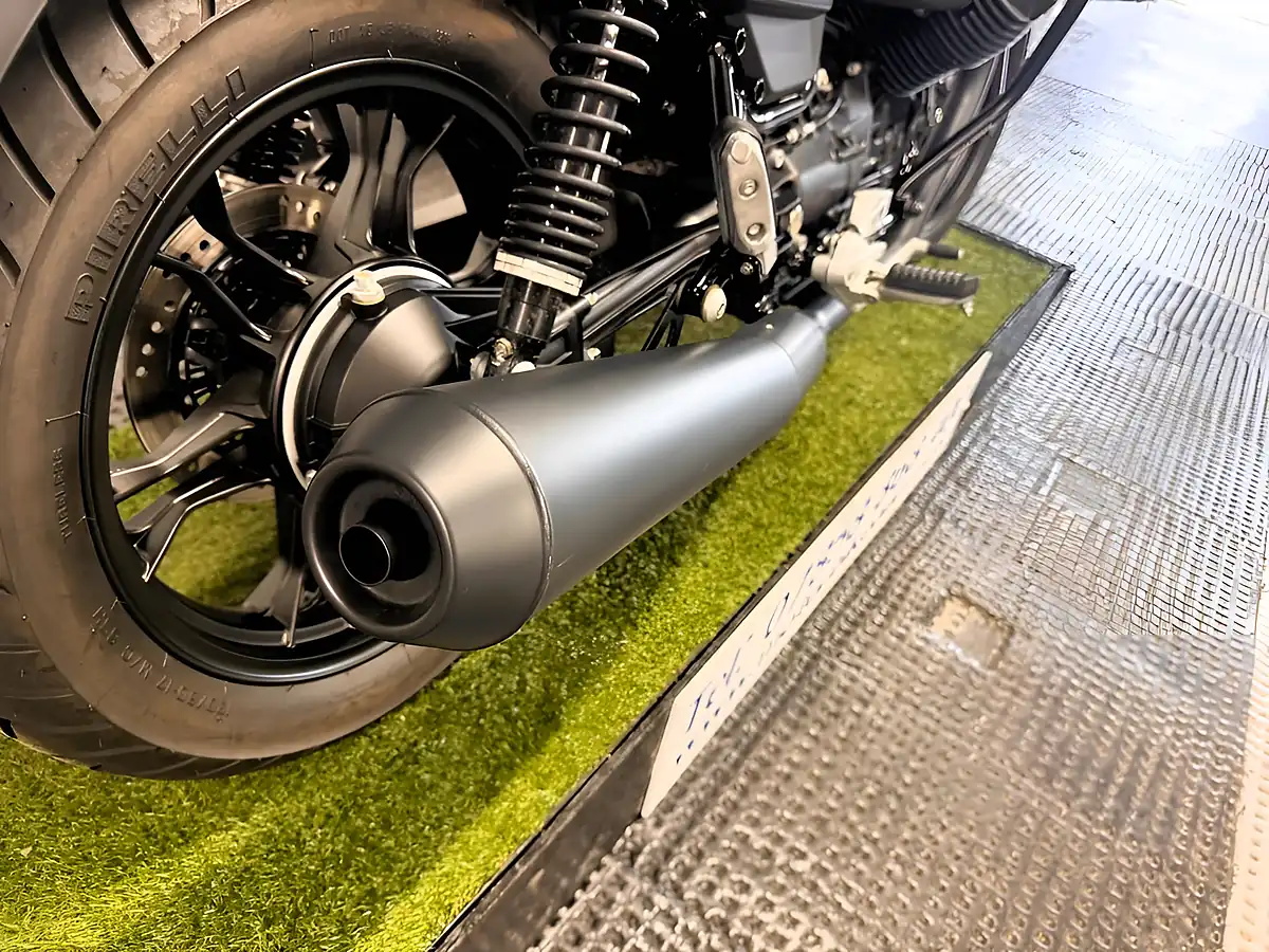Used 2019 Moto Guzzi V7 Iii Stone Stone Grey - Interior and Exterior details 4