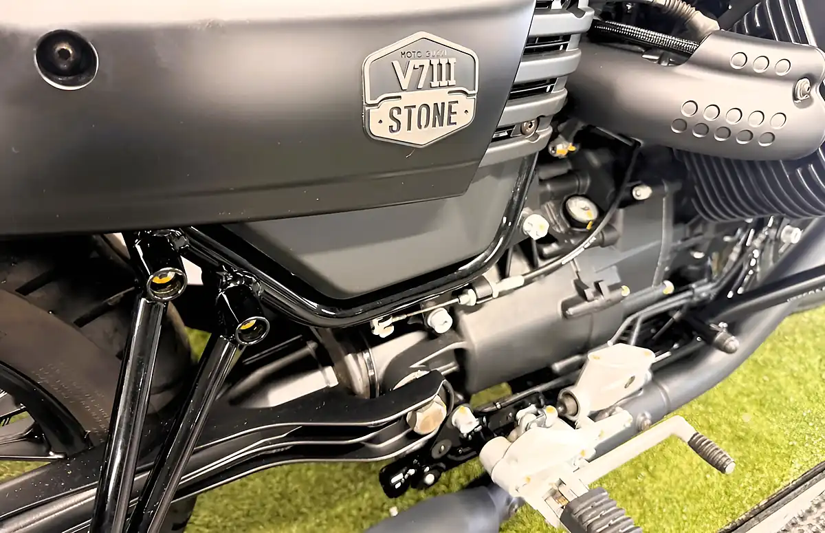 Used 2019 Moto Guzzi V7 Iii Stone Stone Grey - Interior and Exterior details 7